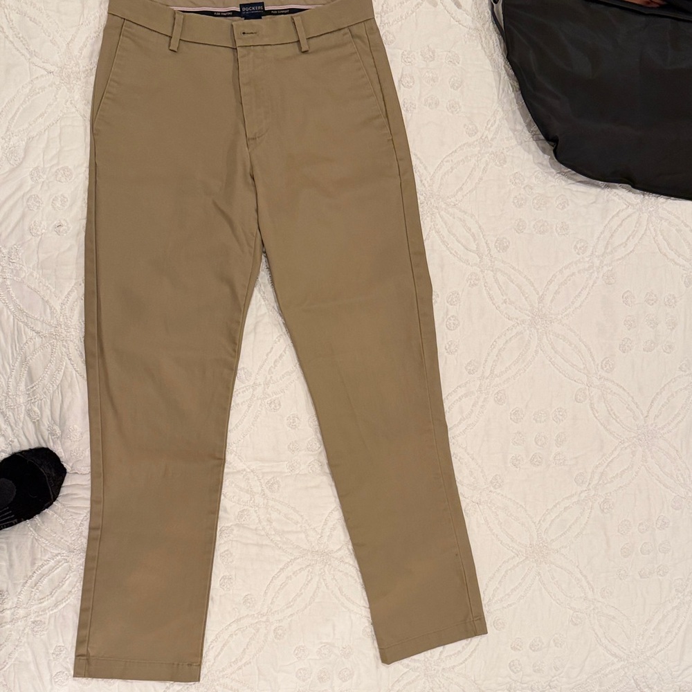 Dockers Men's Tan Chinos